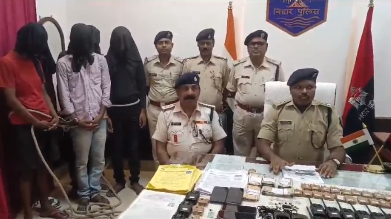 सिपाही भर्ती परीक्षा में बड़ा फर्जीवाड़ा करने वाले बदमाशों को पुलिस ने पकड़ा, इतना कुछ किया बरामद