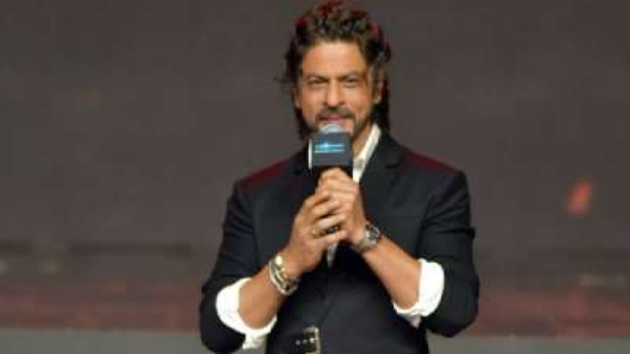 SRK ने फैंस को दिया सरप्राइस, अनाउंस कर दी ‘डंकी’ की रिलीज डेट