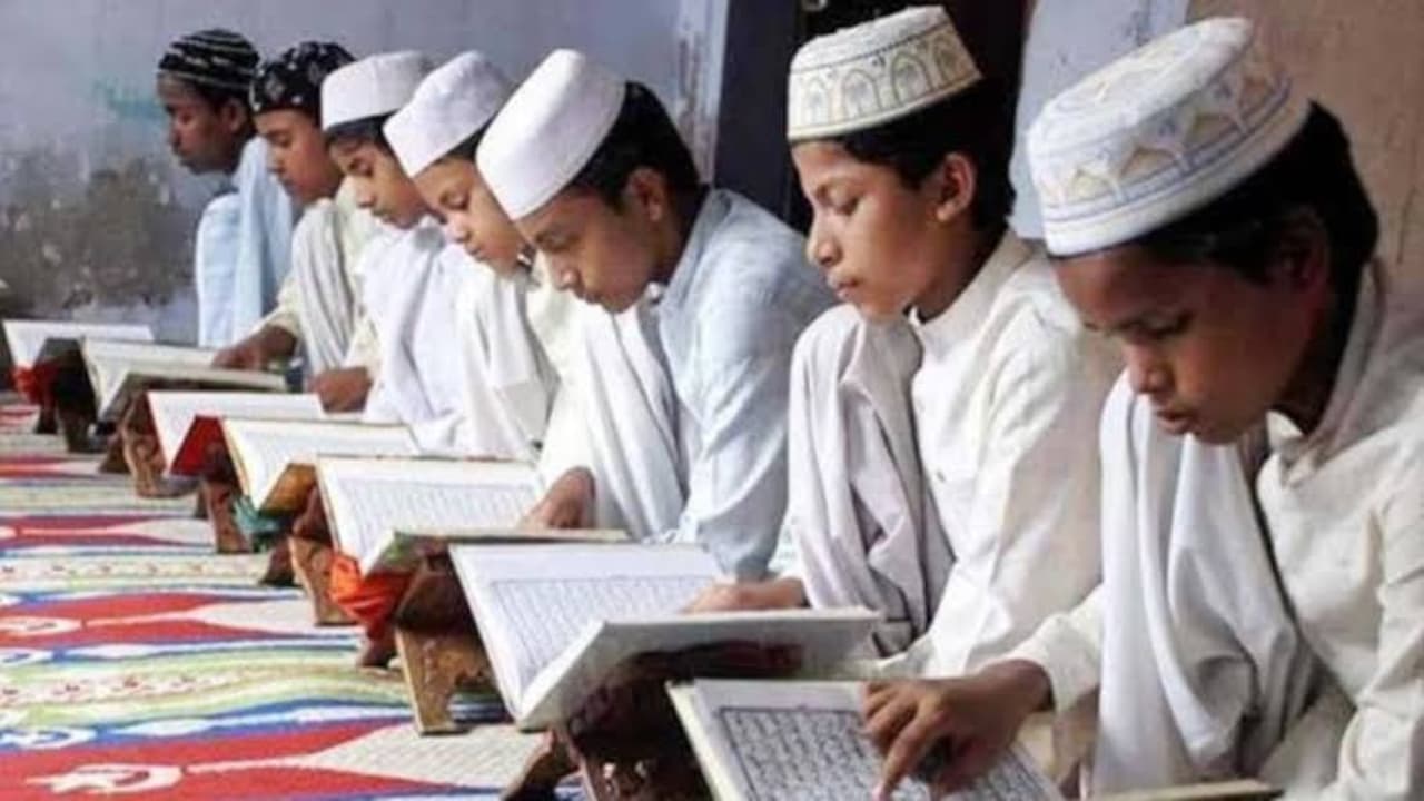 अब मदरसों में बच्चे सीखेंगे संस्कृत, NCERT पाठ्यक्रम किया जायेगा लागू