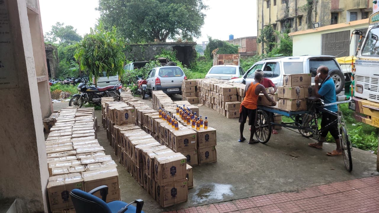 अनाज कारोबार की आड़ में लालपानी का धंधा, पुलिस ने ऐसे किया पर्दाफाश