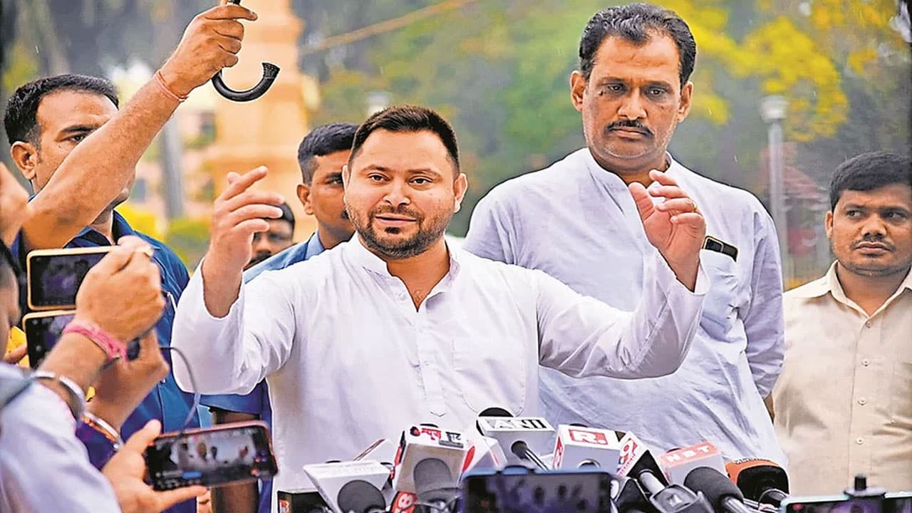 INDIA कॉर्डिनेशन कमिटी की बैठक के लिए तेजस्वी यादव दिल्ली रवाना, डेंगू होने की वजह से ललन सिंह नहीं गए