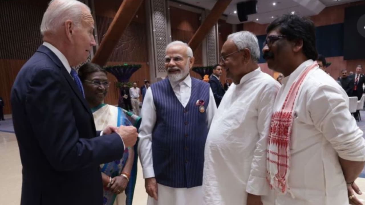 आखिरकार PM मोदी से हुई CM नीतीश की मुलाकात, अमेरिकी राष्ट्रपति भी दिखे साथ