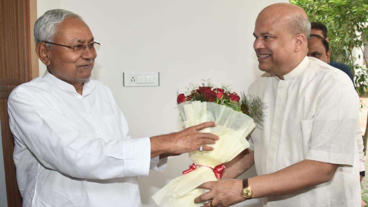 श्रीलंका के उच्चायुक्त ने CM नीतीश से की मुलाकात, विभिन्न विषयों पर की चर्चा