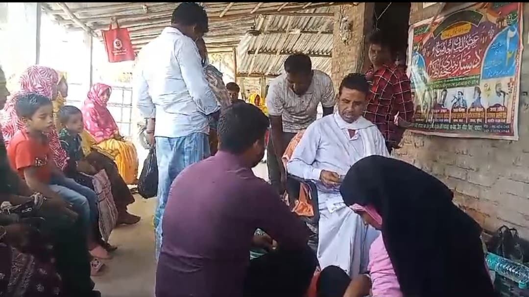 कटिहार के एक बाबा का दावा -उनके पास हर मर्ज की दवा..