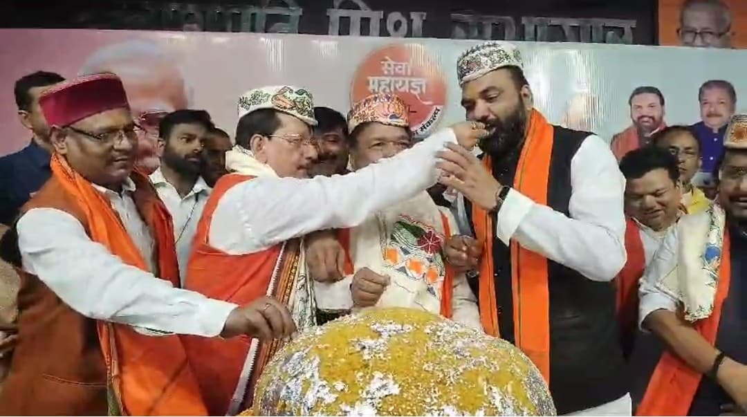 नरेंद्र मोदी का 74वा जन्म दिन मनाया गया बीजेपी कार्यालय में