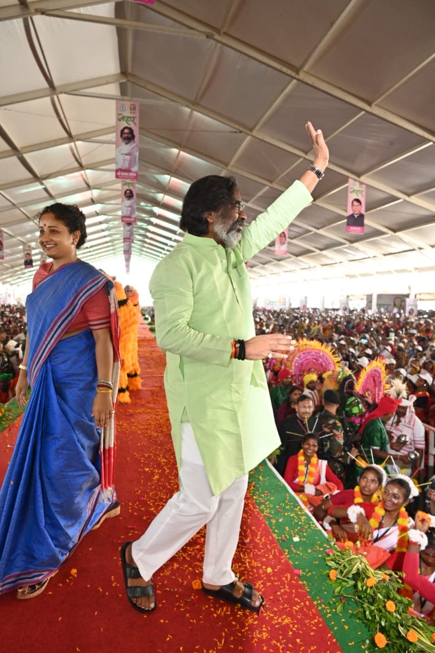 राज्य में नौजवान मर रहे, गांव के जनप्रतिनिधि धरने पर बैठे हैं और मुख्यमंत्री अपनी पत्नी संग........