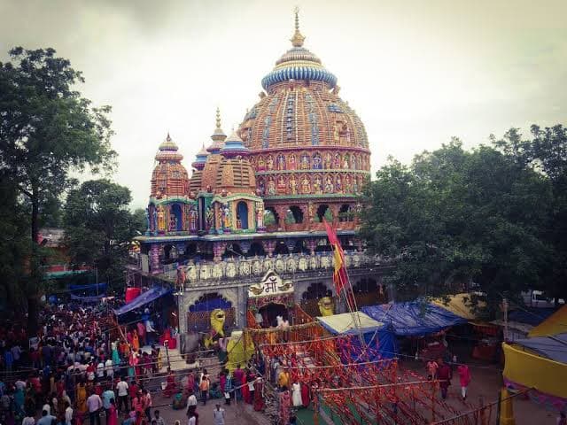 रांची के 700 वर्ष प्रसिद्ध दिउड़ी मंदिर में स्थानीय आदिवासियों ने मुख्य द्वार पर लगाया ताला, पुजारी और श्रद्धालुओं को भी मंदिर में प्रवेश से किया गया वर्जित.....