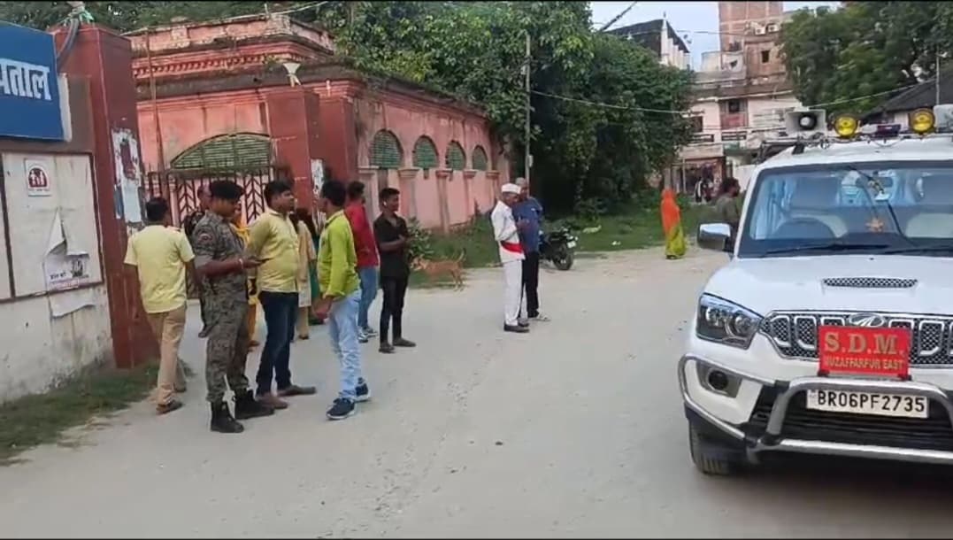 मुजफ्फरपुर में स्वास्थ्य विभाग के अधिकारी अपने आवास में शराब पीते गिरफ्तार...