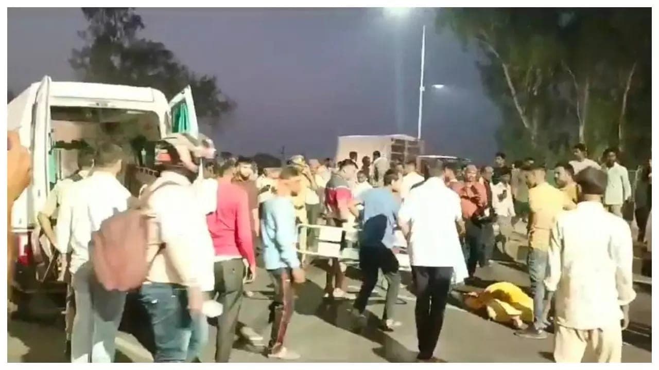 योगी के राज में हिट एंड रन,मंदिर के बाहर दो साधुओं को कार से कुचल डाला..