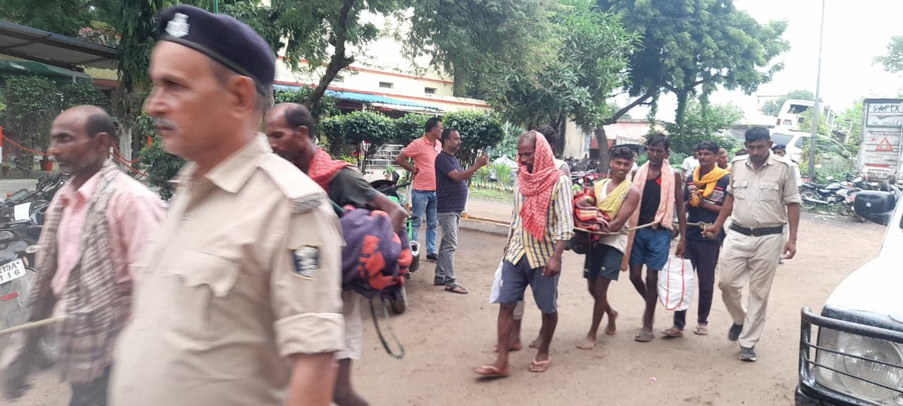 पटना के बिहटा में अवैध बालू उत्खनन के खिलाफ कार्रवाई,19 गिरफ्तार