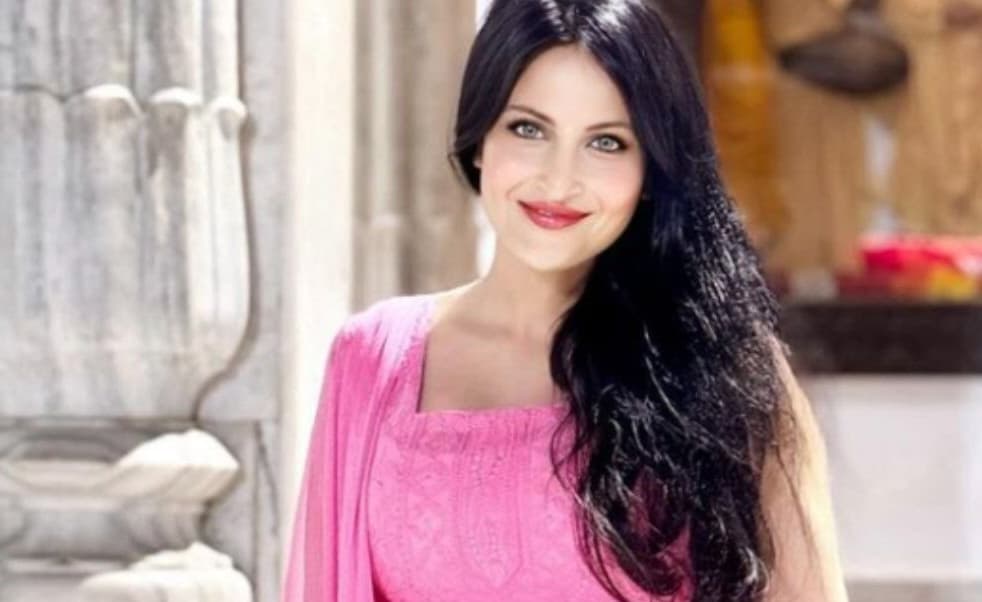 एक हीरोइन की शिकायत पर तीन सीनियर पुलिस अधिकारी( IPS) सस्पेंड, जानें वजह..