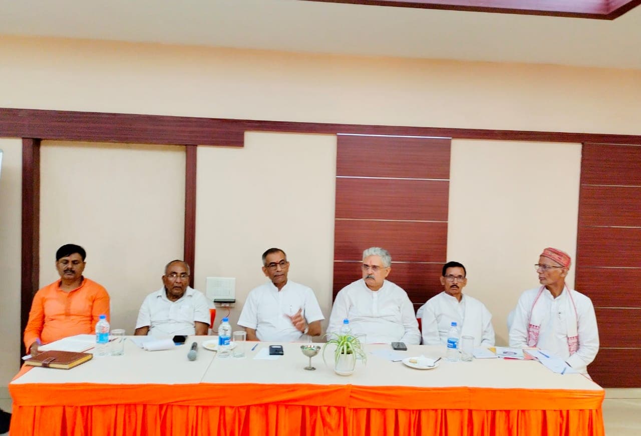 जब तक समाज में छुआछूत की भावना है तब तक समाज संगठित नहीं हो सकता हैं – विनायकराव देश पाण्डे