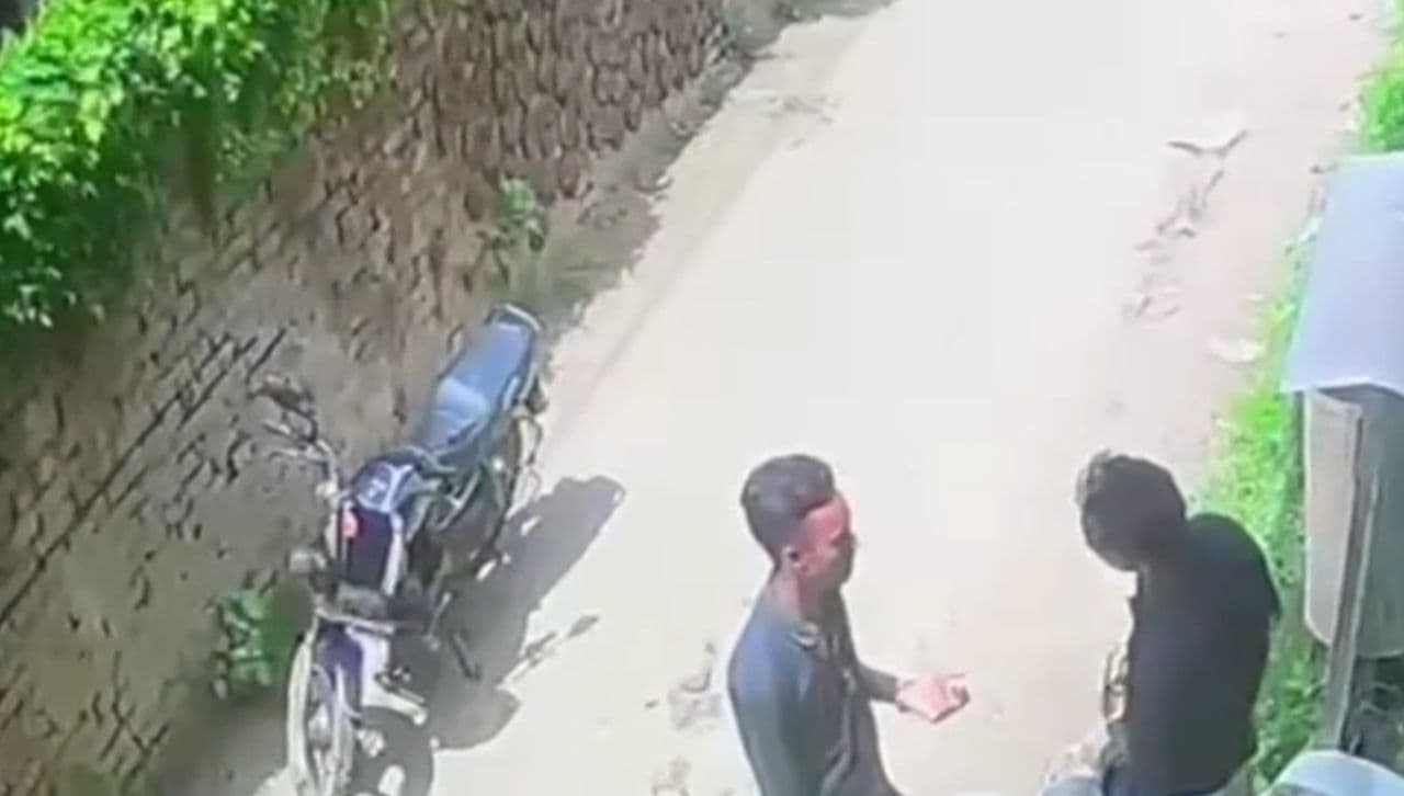 थाना के सामने ही बदमाश ने युवक को मारी गोली, ये है मामला...